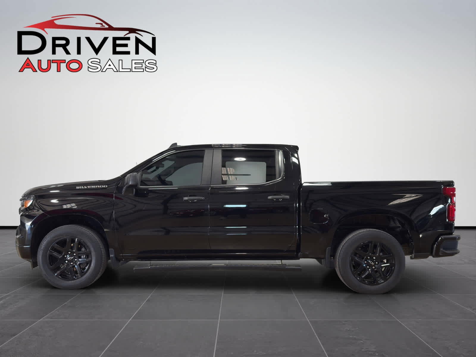 Used 2022 Chevrolet Silverado 1500 Custom image 3