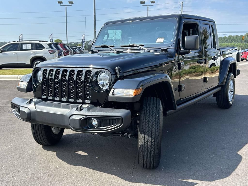 Used 2023 Jeep Gladiator Sport AWD/4WD image 4