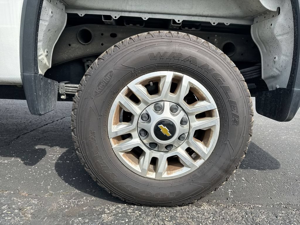 Used 2024 Chevrolet Silverado 2500 LT AWD/4WD image 10