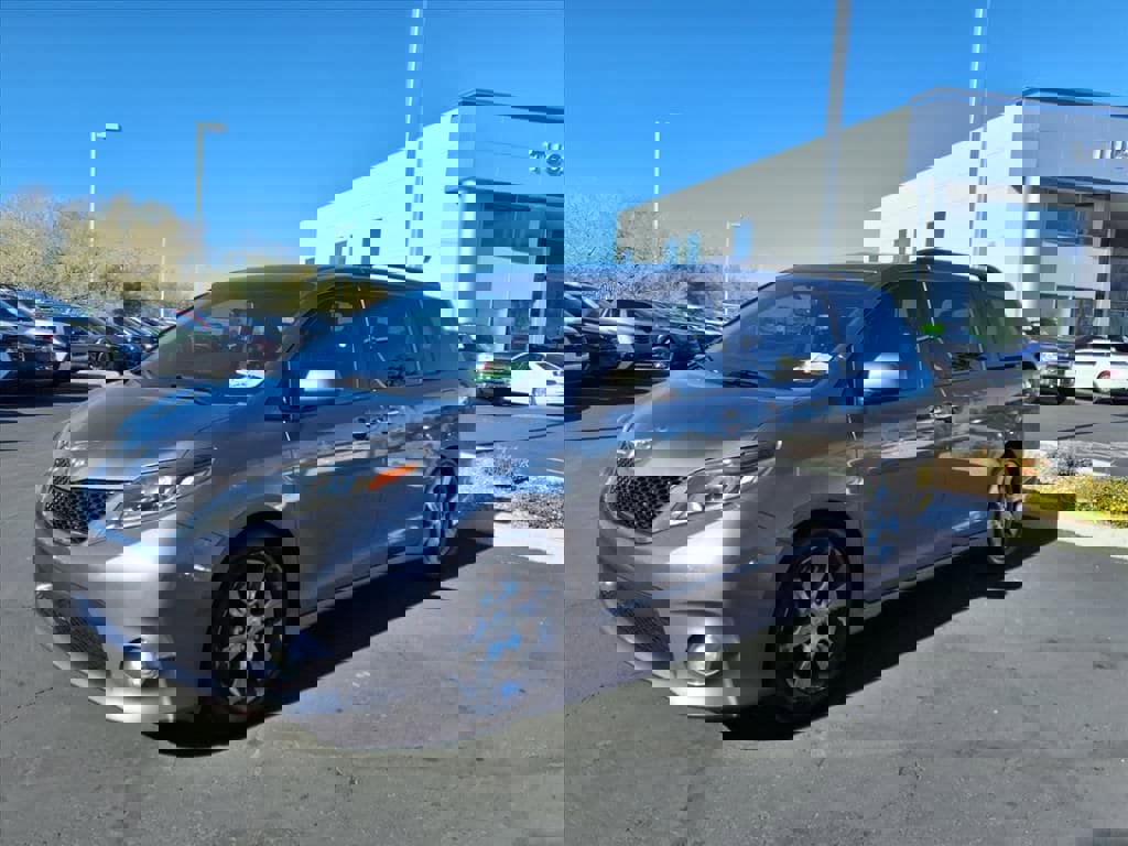 Used 2016 Toyota Sienna L image 9