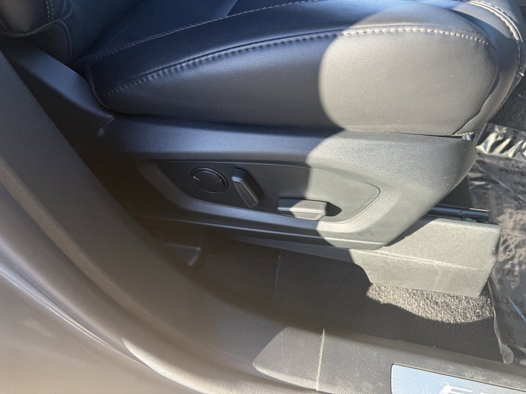 Used 2023 Ford Explorer Platinum w/ Technology Package image 39