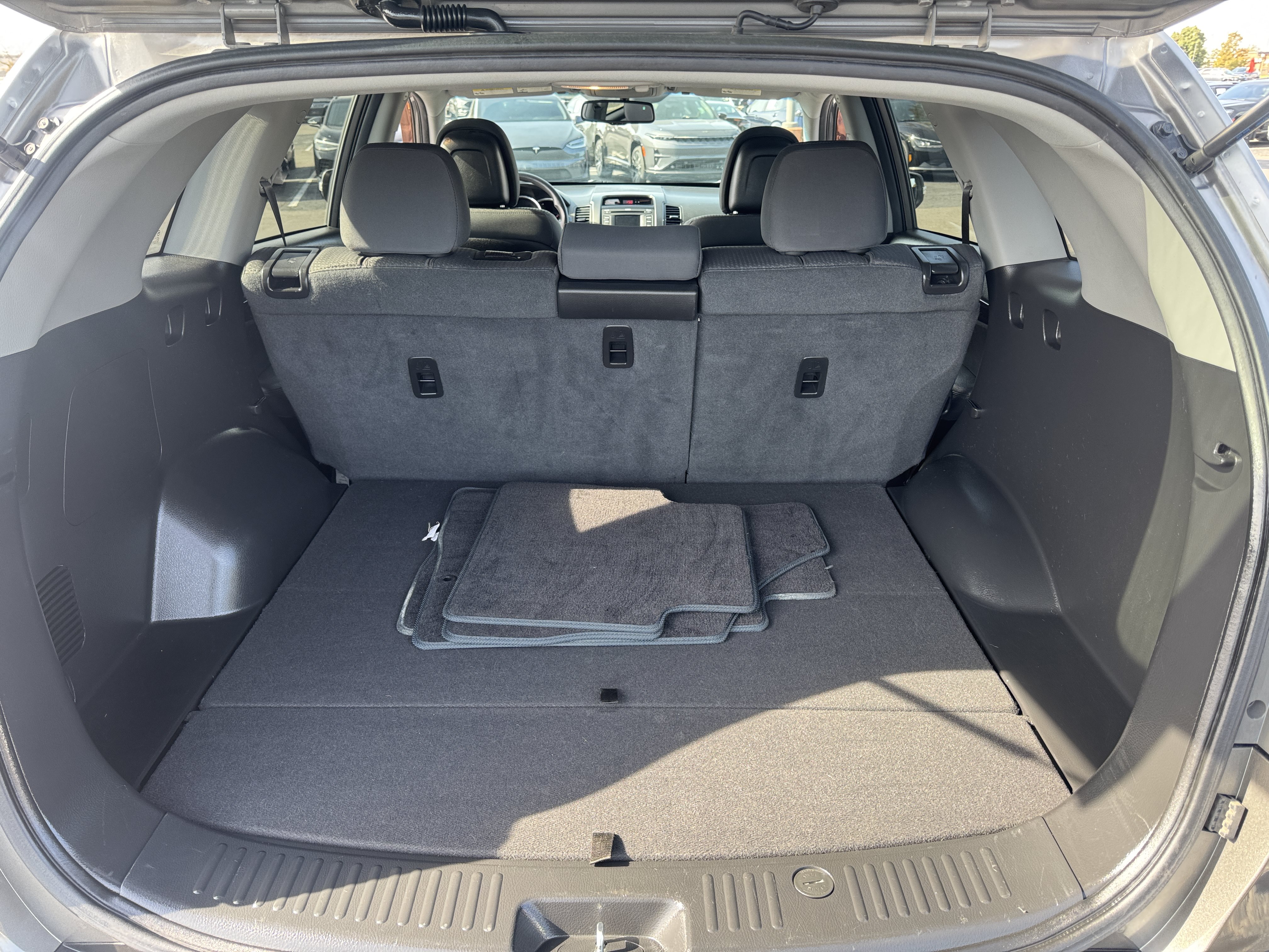 Used 2013 Kia Sorento LX w/ Convenience Pkg FWD image 11