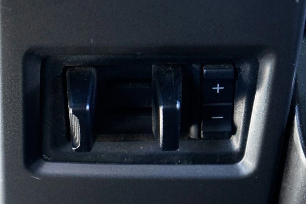 Used 2017 Ford F550 2WD Regular Cab Super Duty image 35