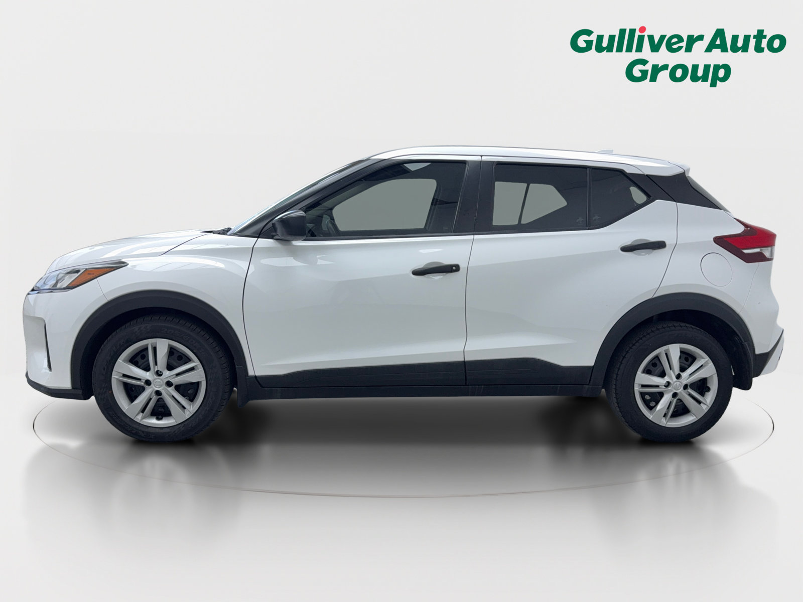 Used 2023 Nissan Kicks S FWD image 3
