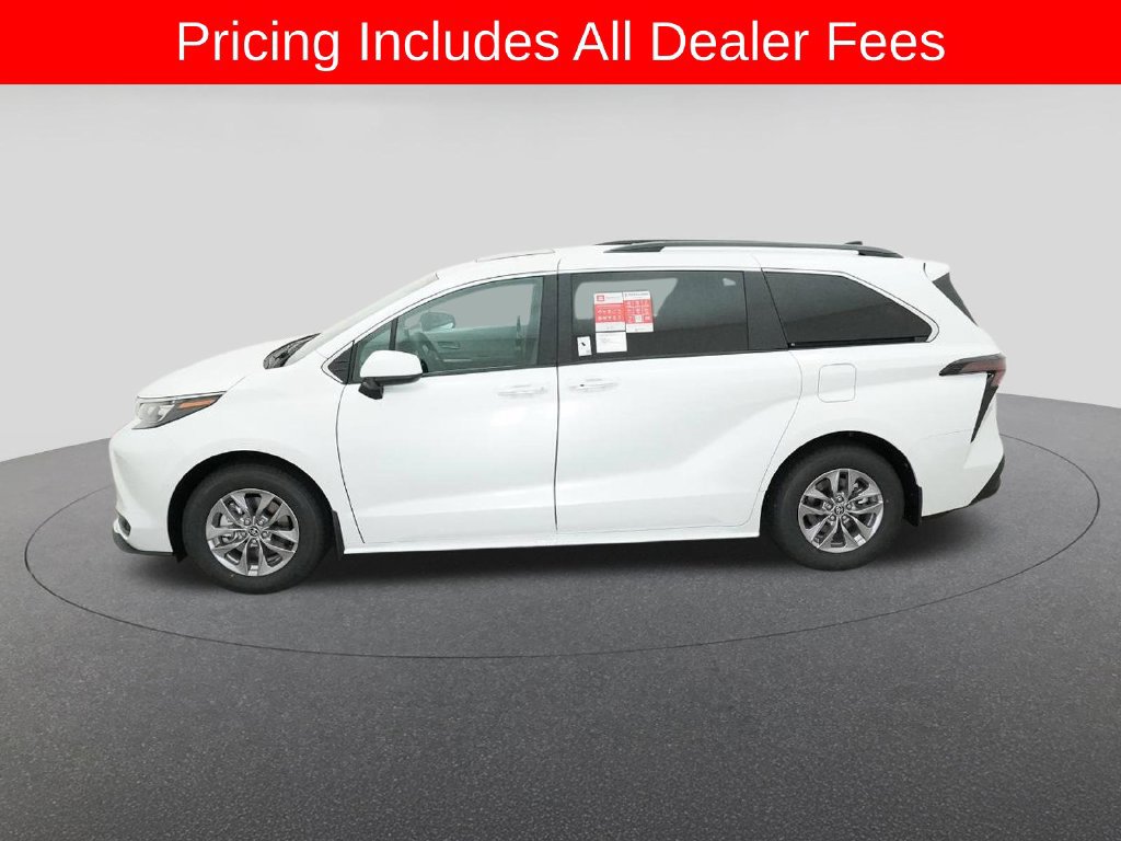 New 2026 Toyota Sienna XLE FWD image 3