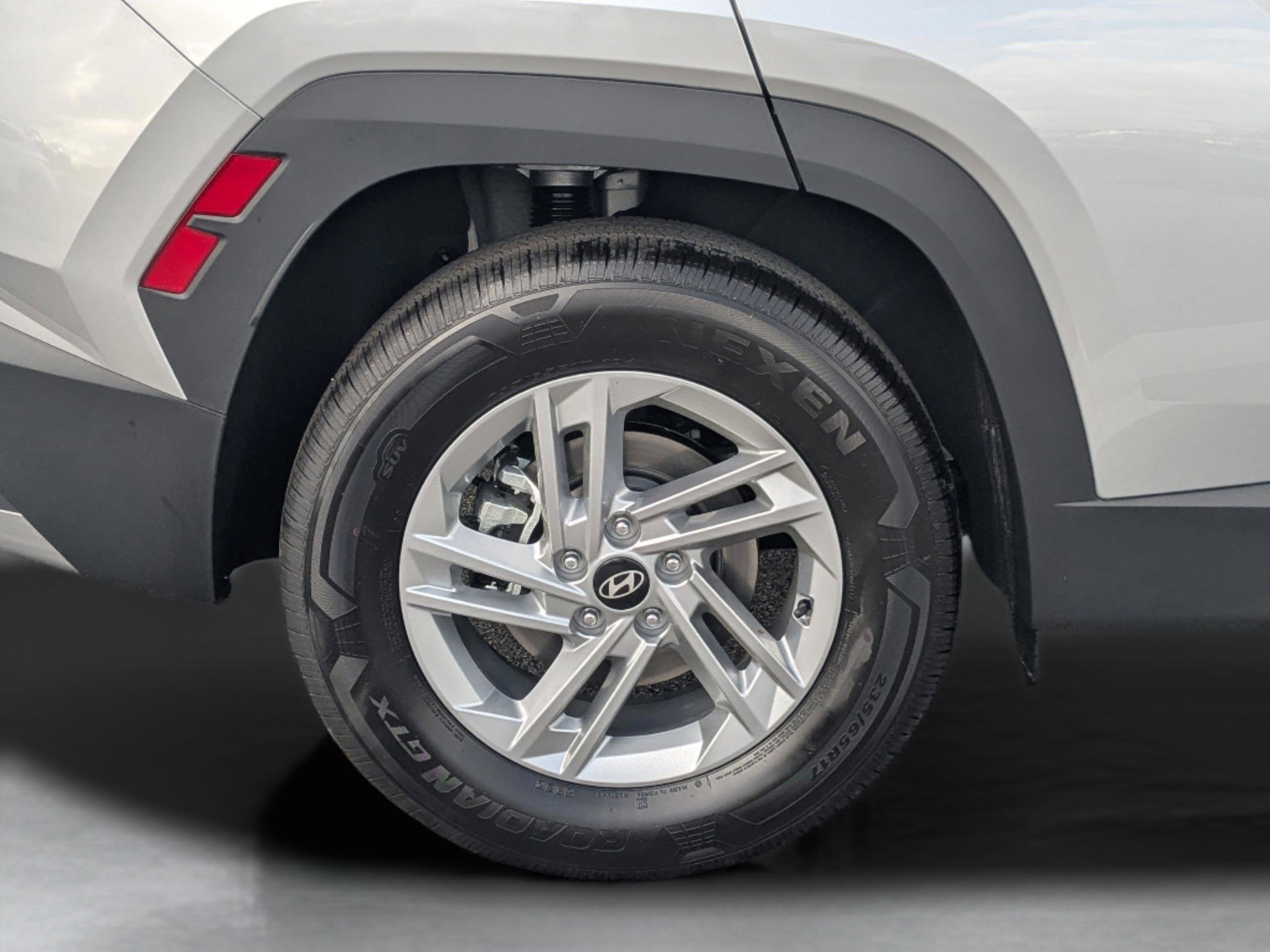 New 2026 Hyundai Tucson SE image 28