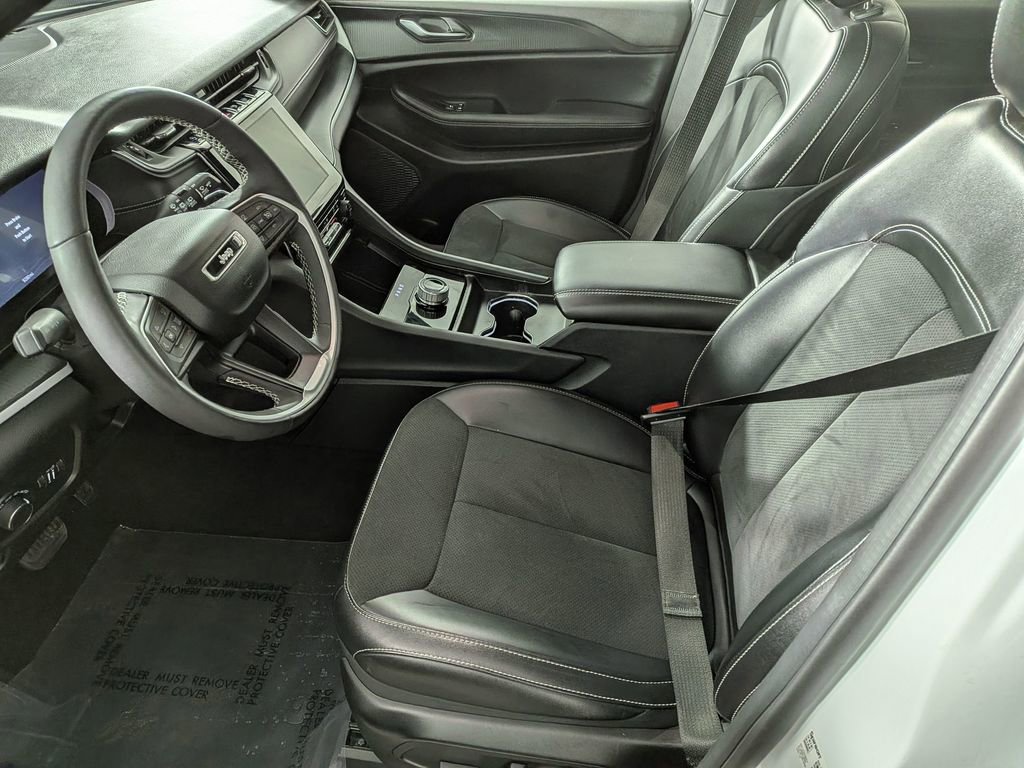 Certified 2024 Jeep Grand Cherokee Altitude image 12