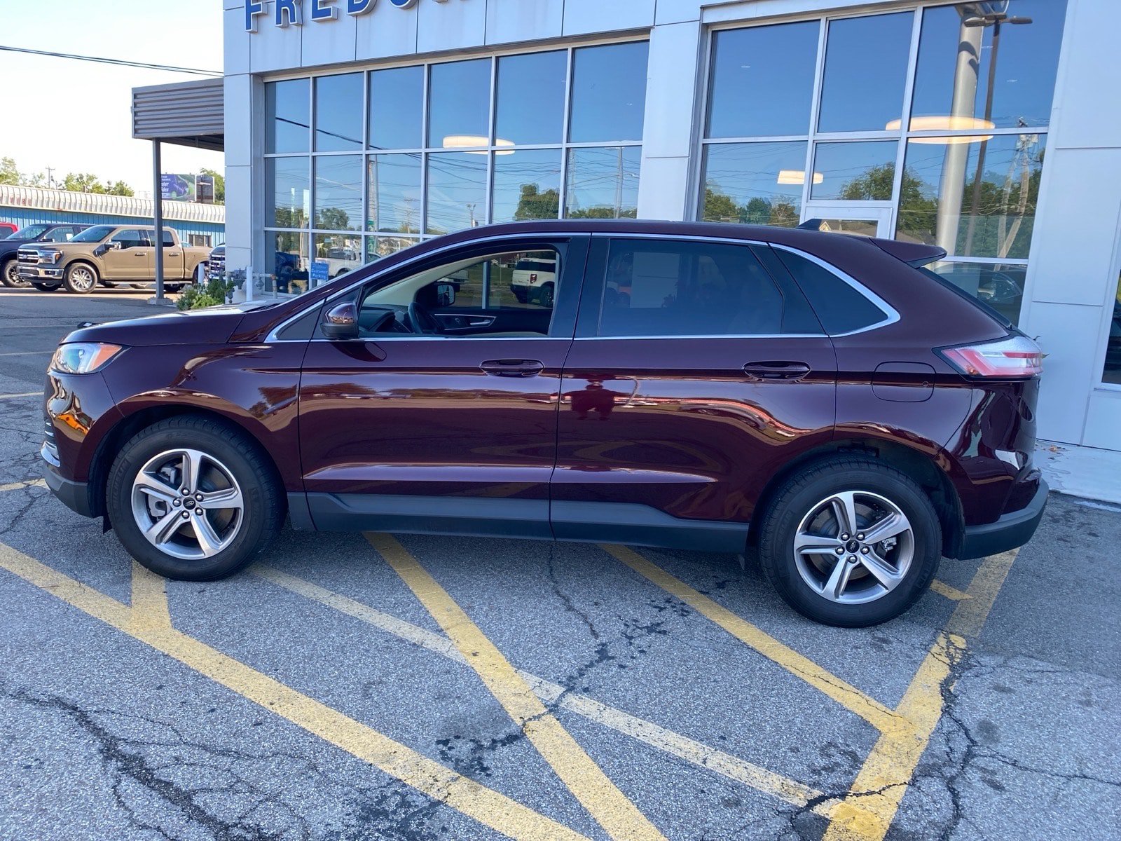 Used 2024 Ford Edge SEL w/ Convenience Package AWD/4WD image 3