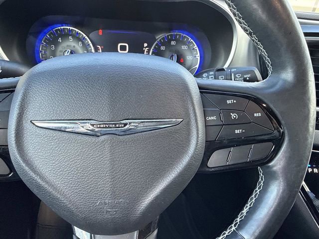 Used 2018 Chrysler Pacifica Touring-L Plus FWD image 22