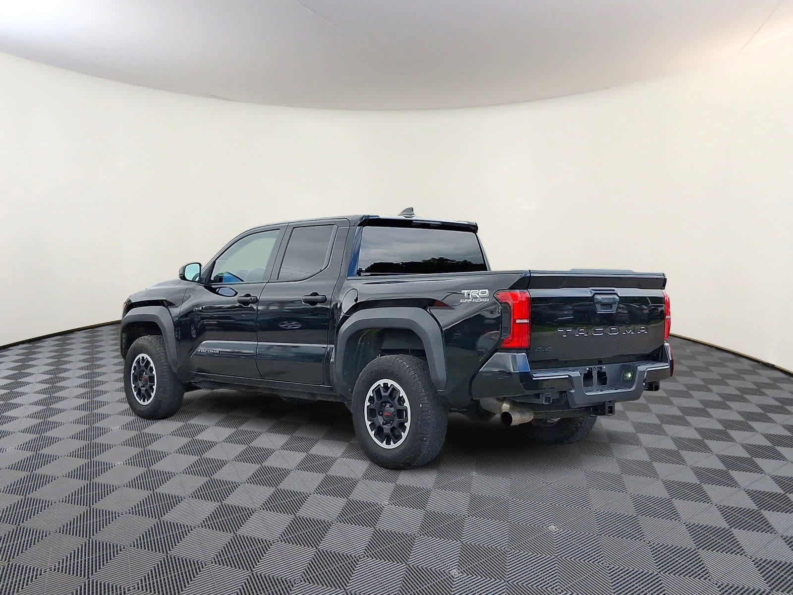 Used 2024 Toyota Tacoma TRD Off-Road AWD/4WD image 7