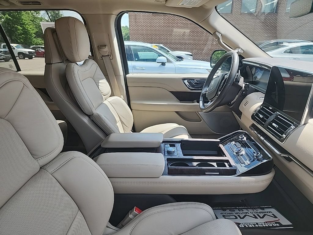 Used 2021 Lincoln Navigator L Reserve w/ Luxury Package AWD/4WD image 11