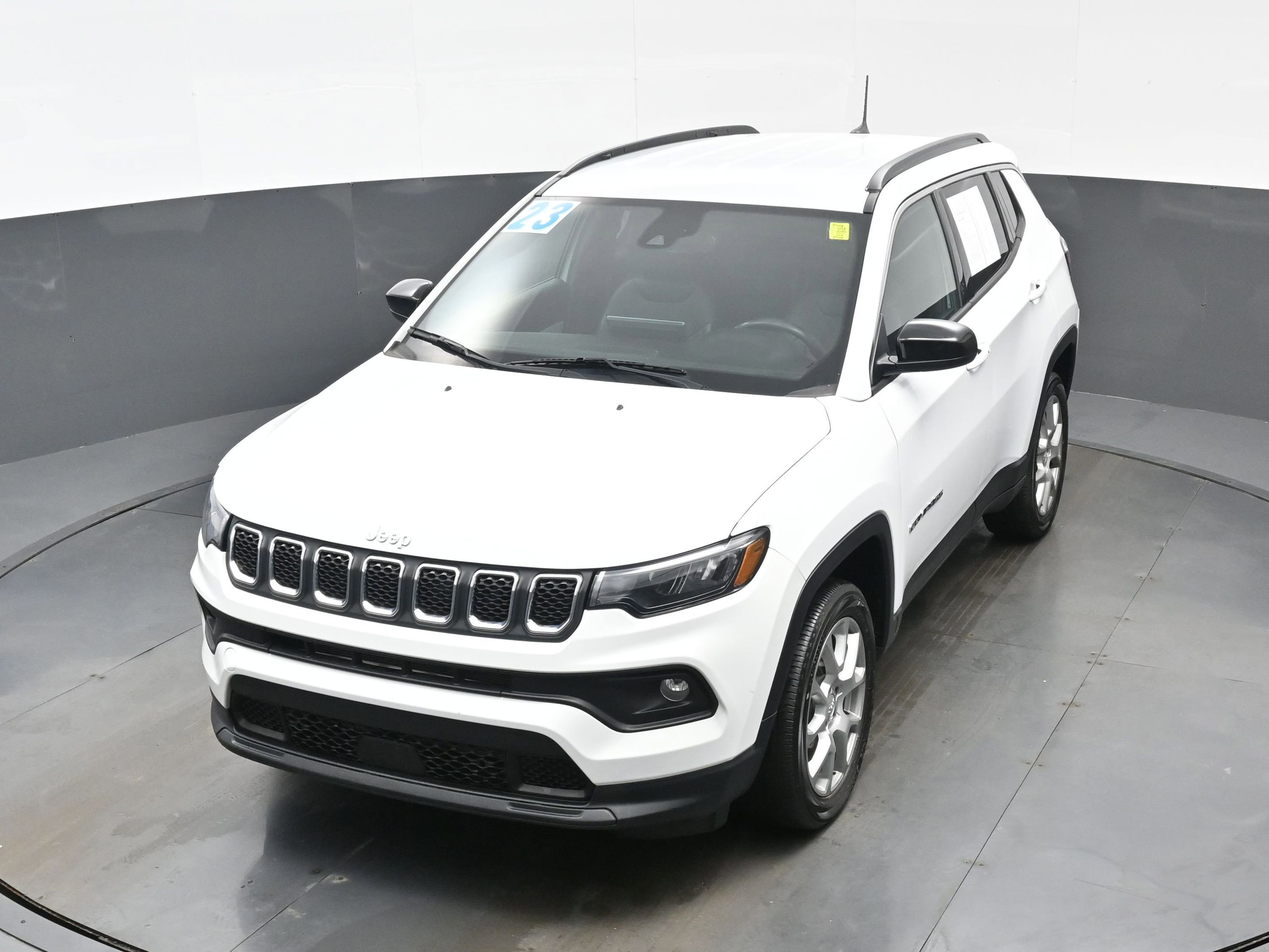 Used 2023 Jeep Compass Latitude image 33