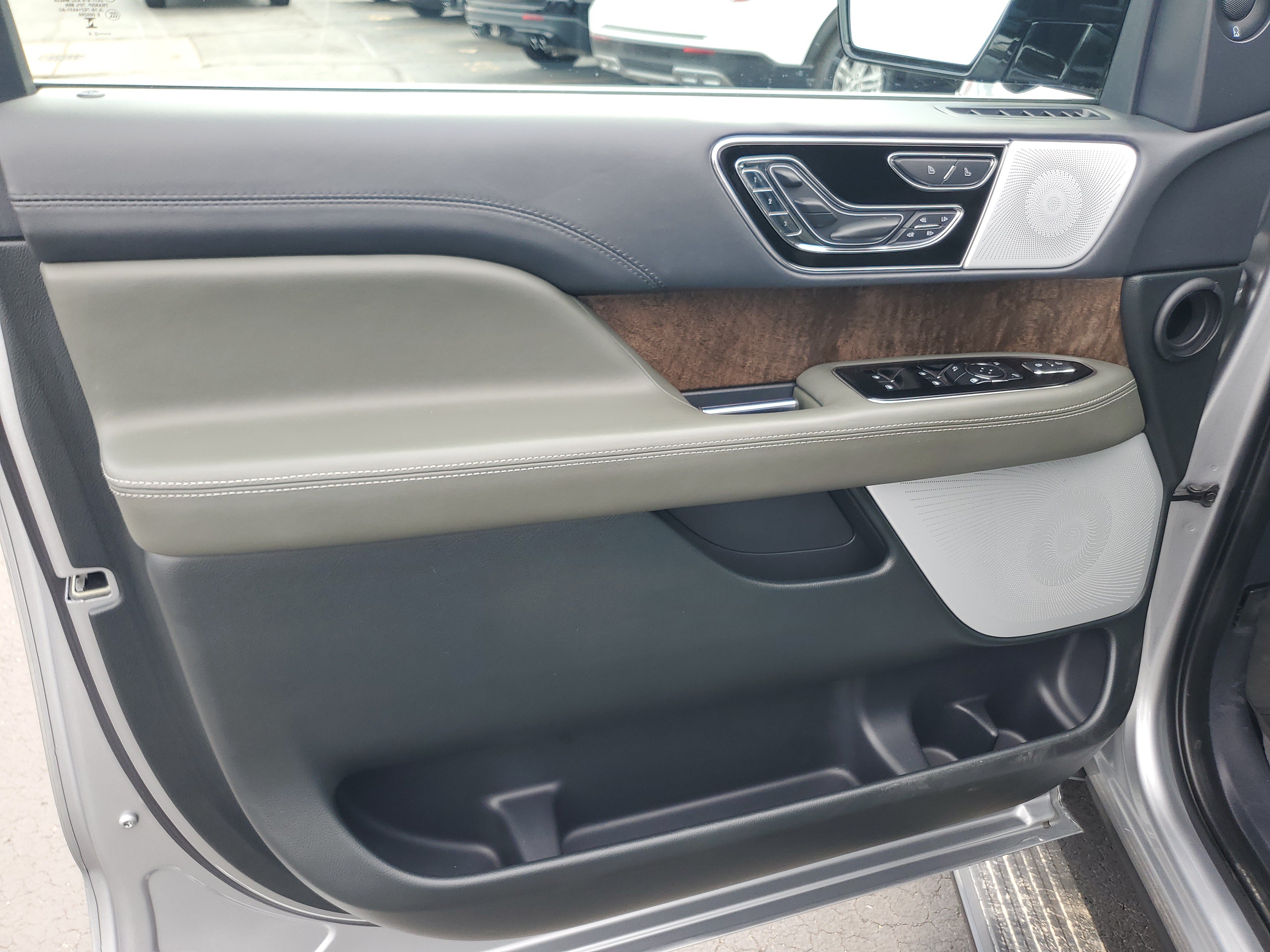 Used 2024 Lincoln Navigator Black Label AWD/4WD image 8