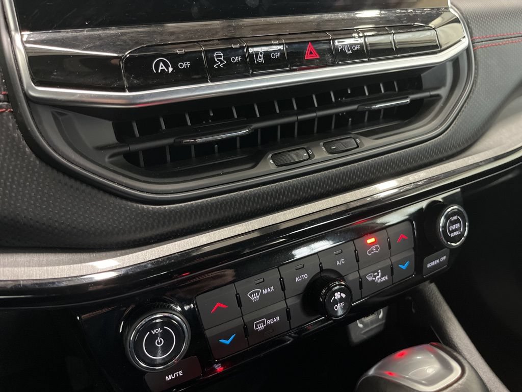 Used 2023 Jeep Compass Trailhawk w/ Trailhawk Convenience Group AWD/4WD image 14