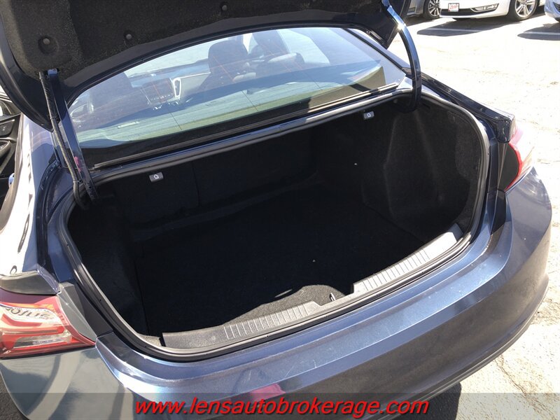 Used 2022 Chevrolet Malibu LT FWD image 18