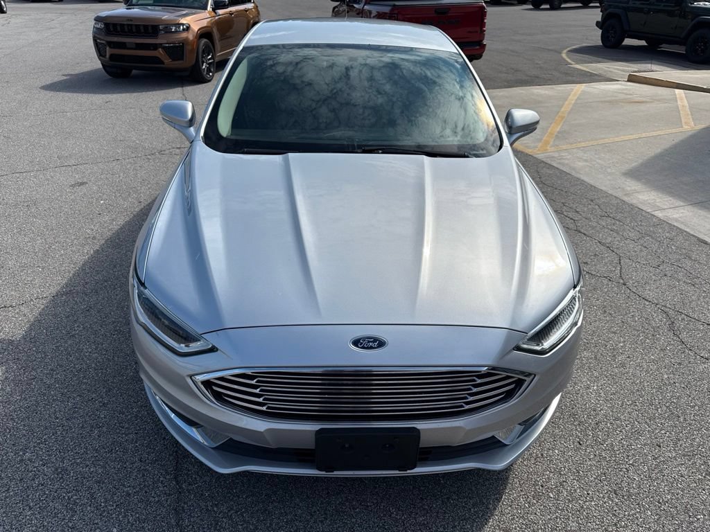 Used 2018 Ford Fusion SE w/ Fusion SE Technology Package FWD image 12