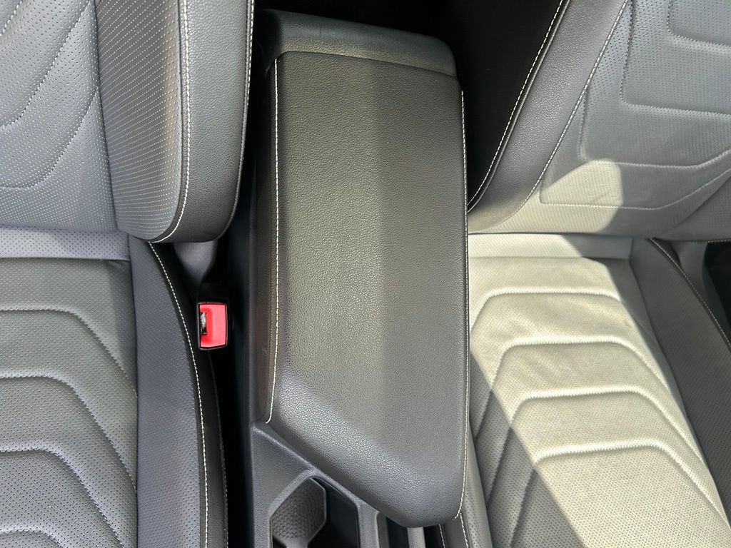 Used 2025 Volkswagen Jetta SEL FWD image 33