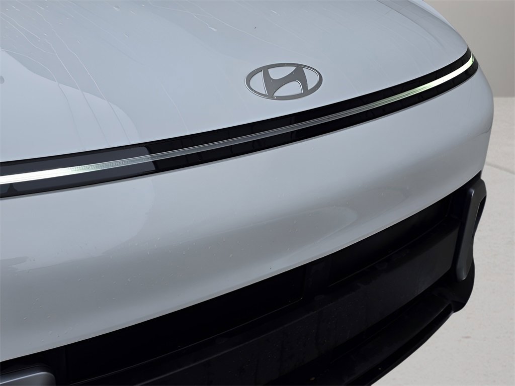 Certified 2025 Hyundai Kona SEL image 9