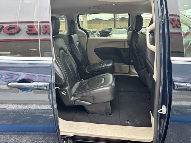 Used 2022 Chrysler Pacifica Touring-L FWD image 60