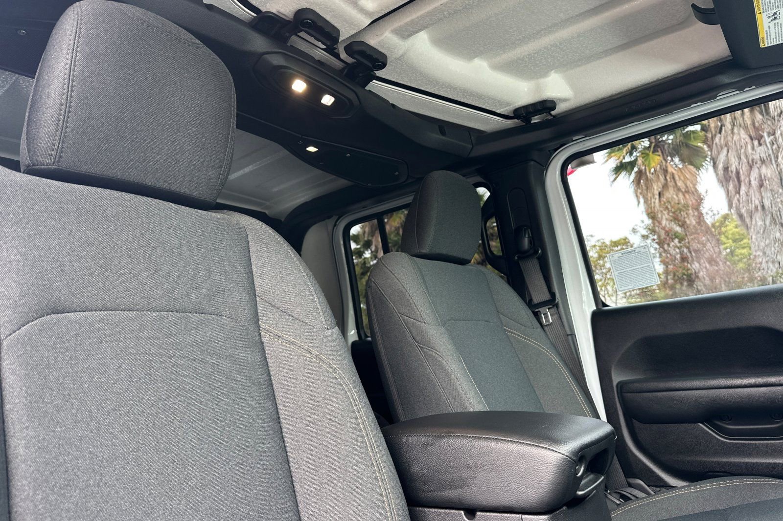 Used 2025 Jeep Gladiator Sport AWD/4WD image 15