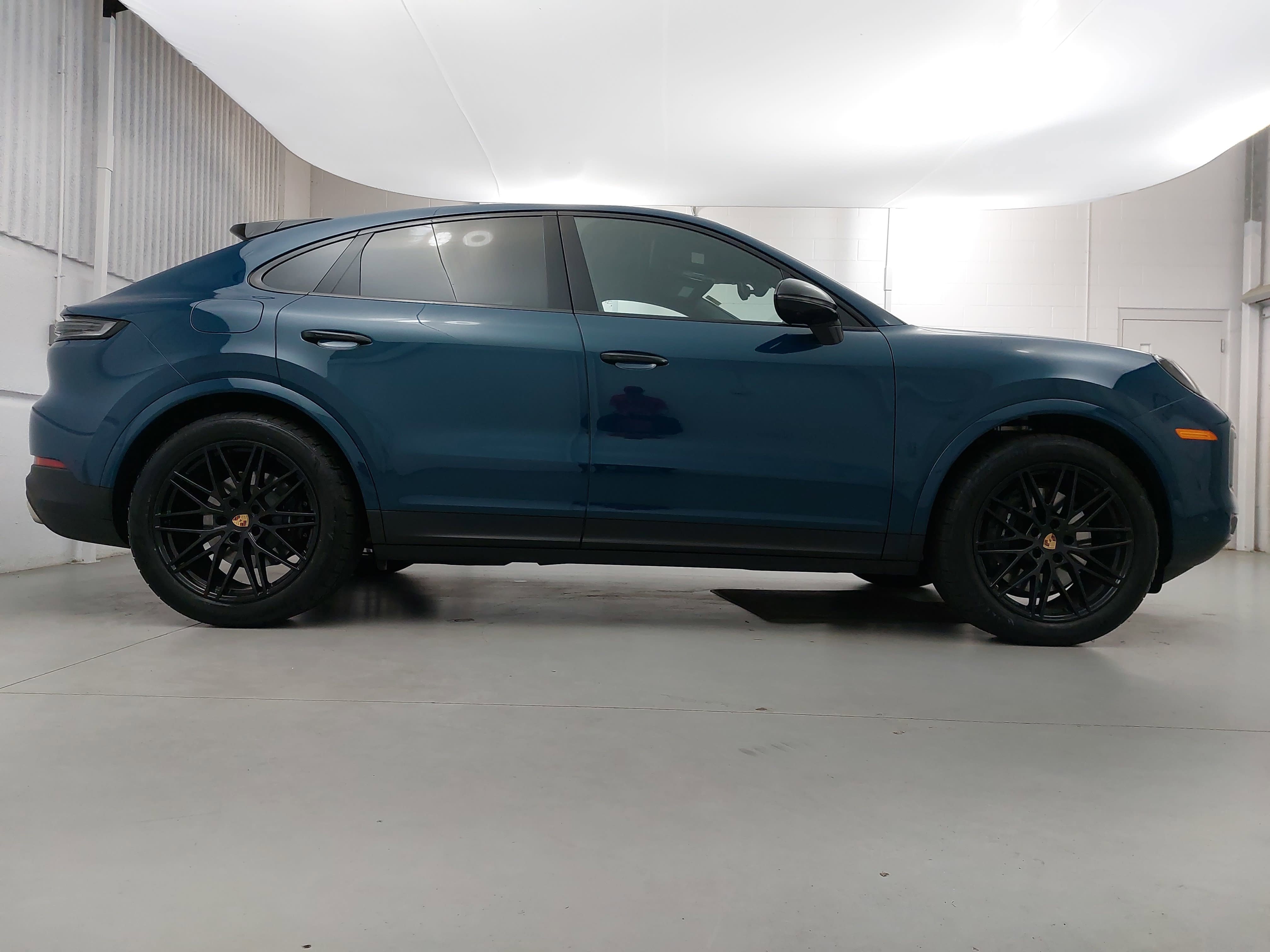 Certified 2025 Porsche Cayenne Coupe AWD/4WD image 8