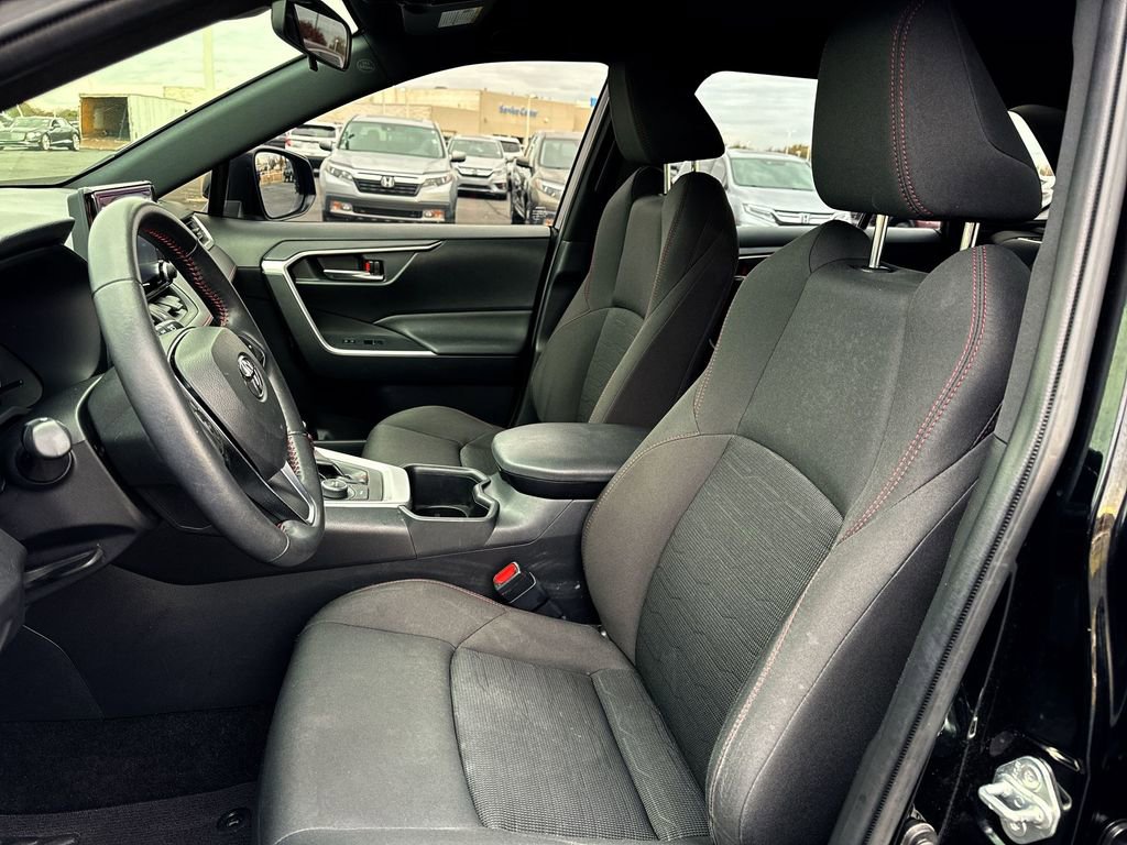 Used 2022 Toyota RAV4 SE image 11