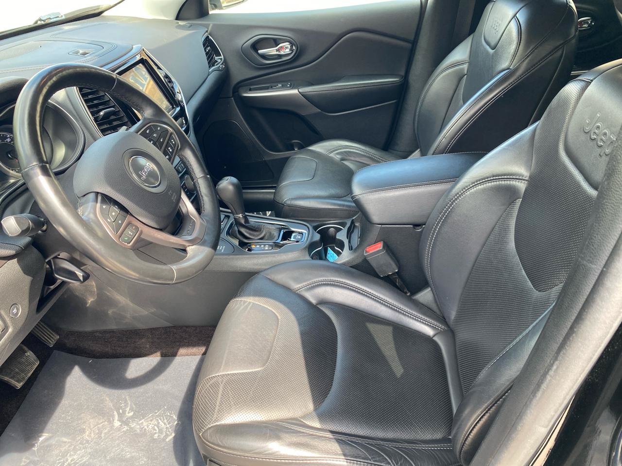 Used 2019 Jeep Cherokee Limited w/ Technology Group AWD/4WD image 14