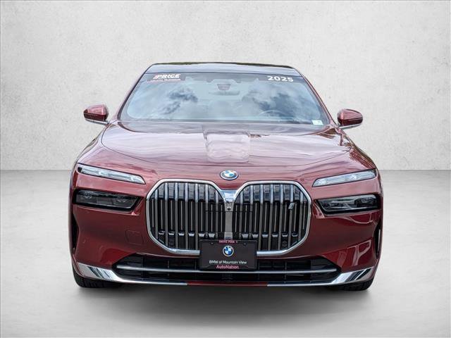 Used 2025 BMW i7 xDrive60 AWD/4WD image 2