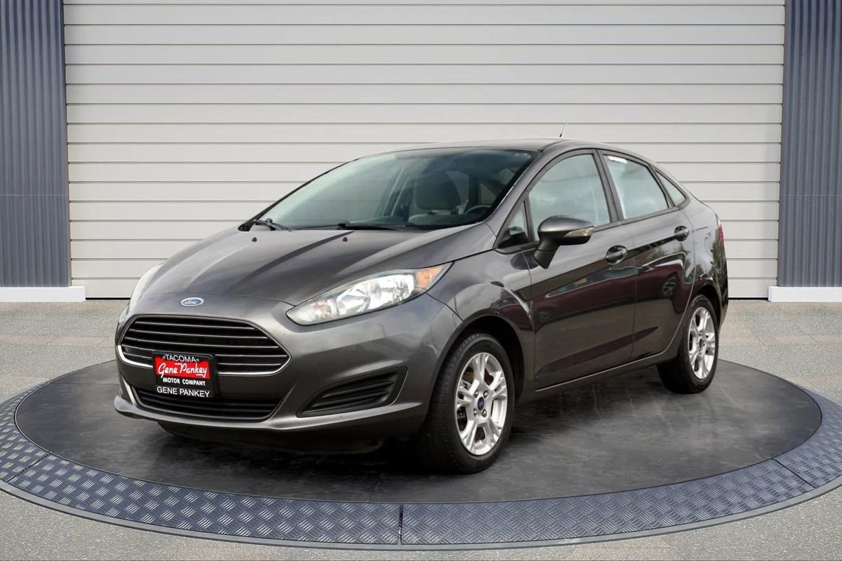 Used 2015 Ford Fiesta SE FWD image 3
