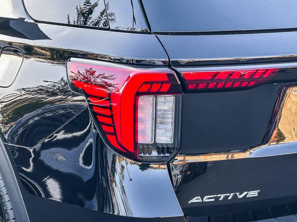 Used 2026 Ford Explorer Active RWD image 11