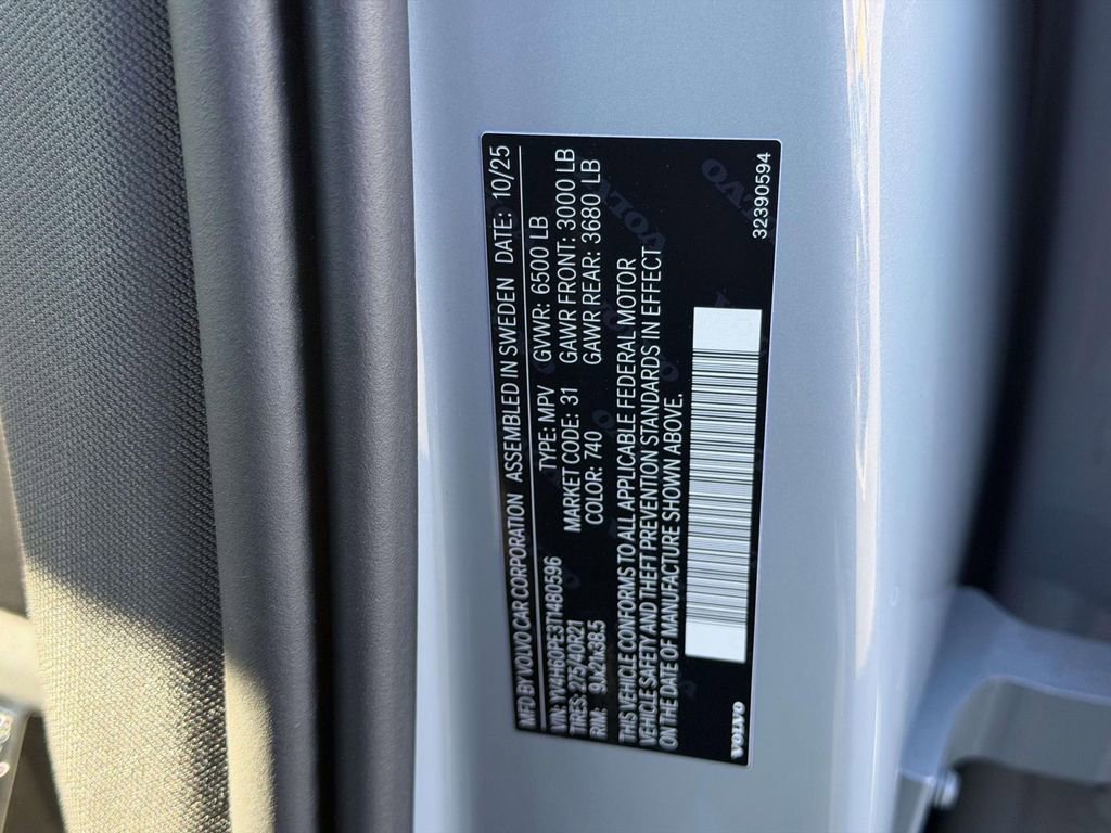 New 2026 Volvo XC90 T8 Plus w/ Protection Package Premier image 25