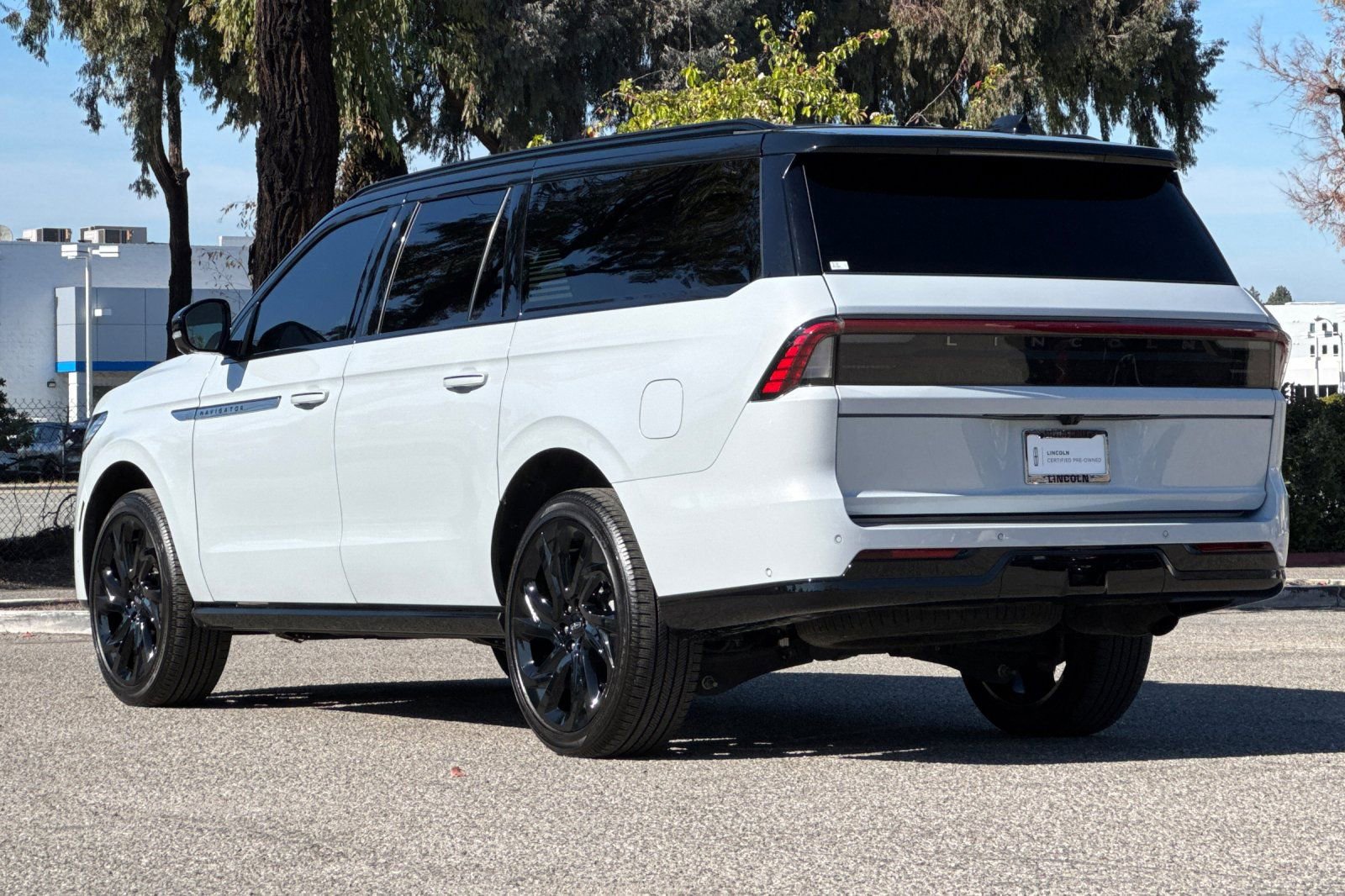 Certified 2025 Lincoln Navigator L Reserve image 6