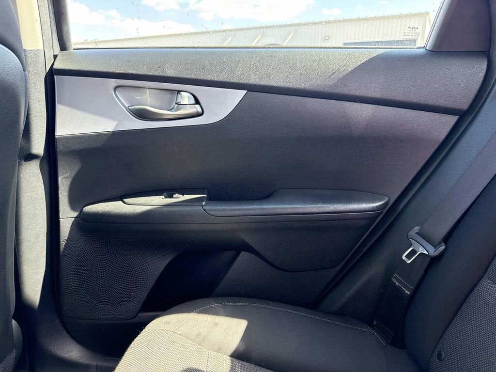Used 2022 Kia Forte LXS image 9