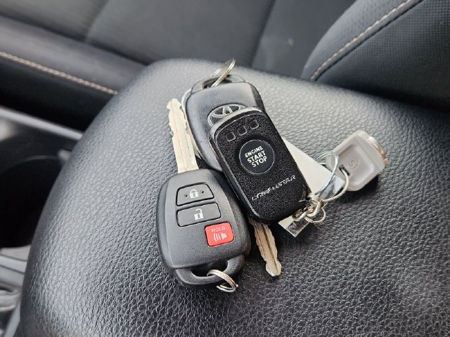 Used 2013 Toyota RAV4 XLE AWD/4WD image 45