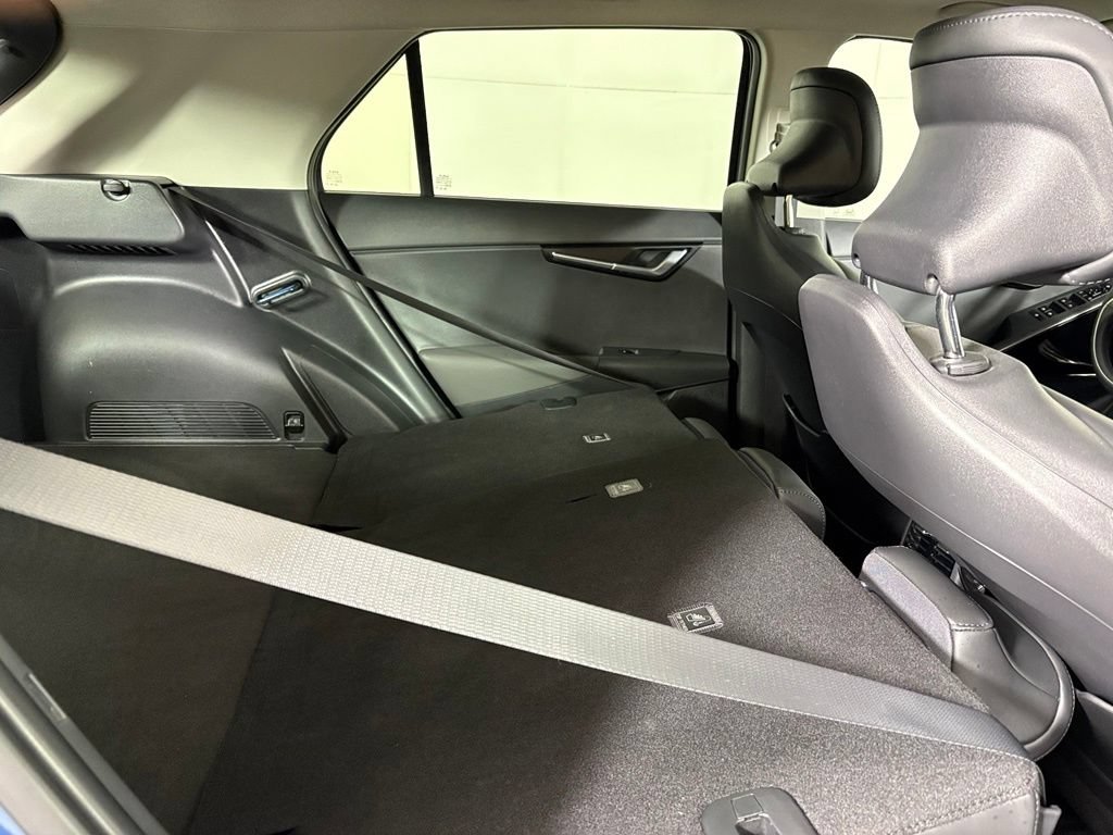 Used 2024 Kia Niro SX Touring FWD image 17
