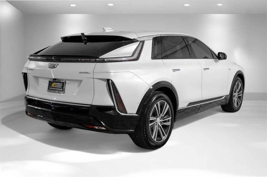 Used 2024 Cadillac Lyriq Luxury image 7