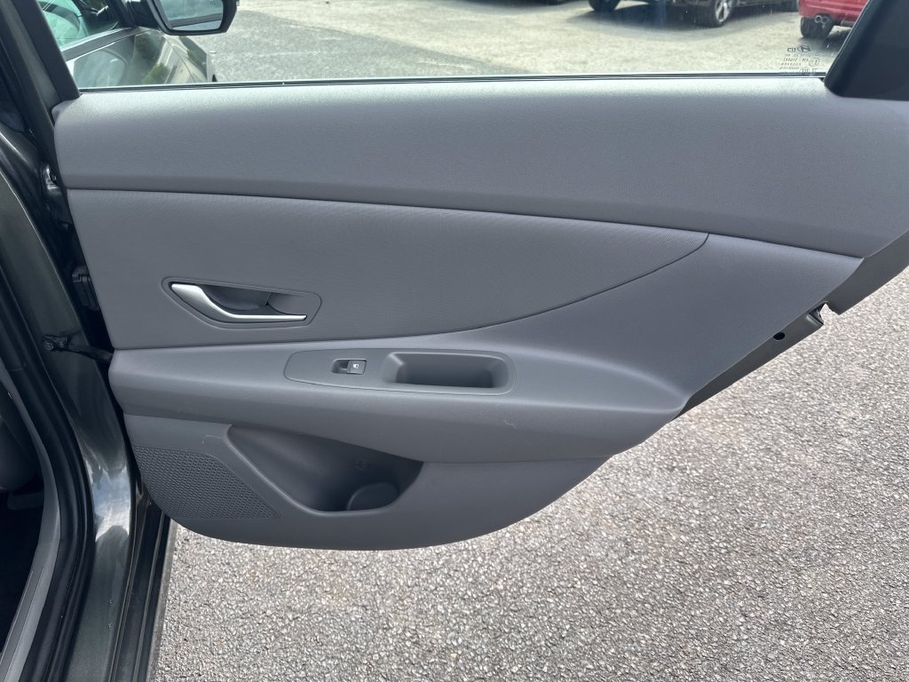 Used 2024 Hyundai Elantra SE FWD image 22