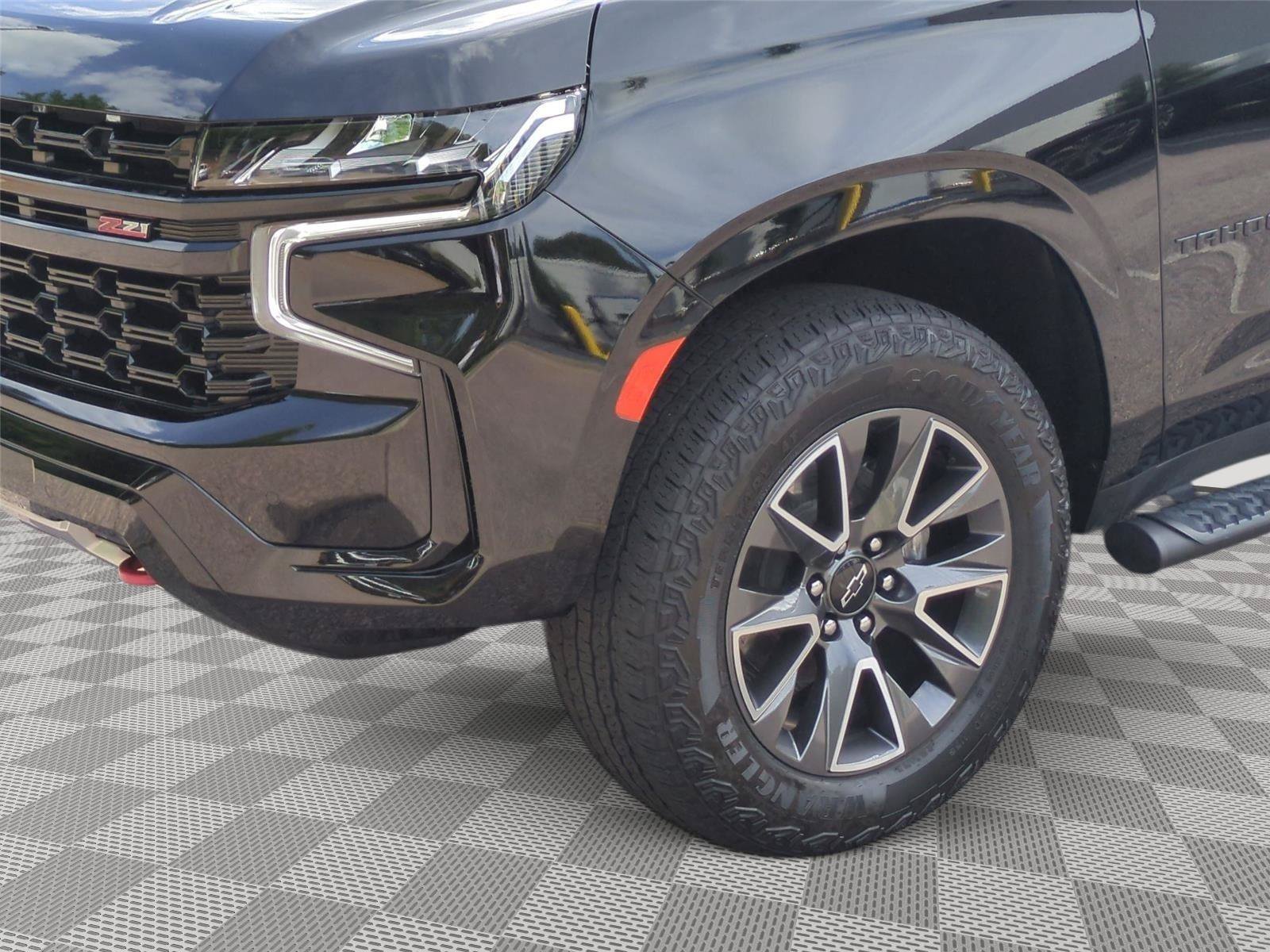 Used 2024 Chevrolet Tahoe Z71 w/ Luxury Package AWD/4WD image 9
