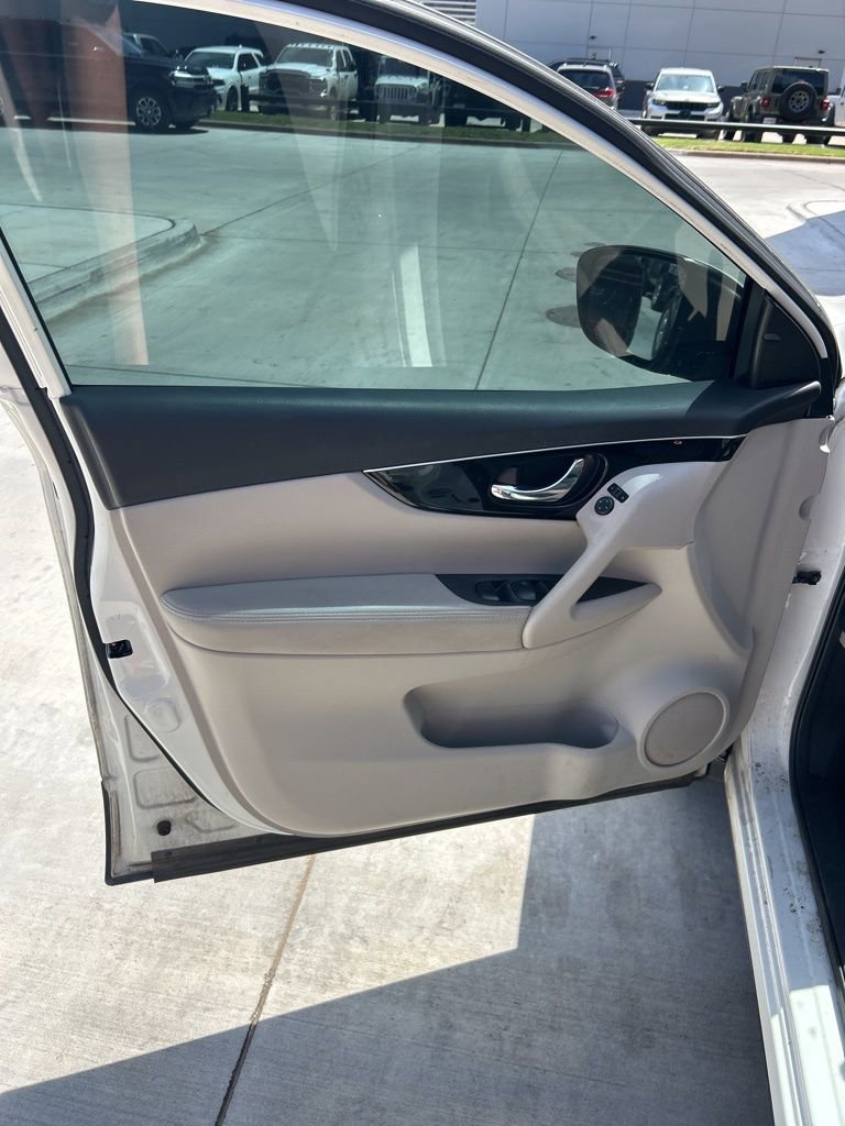 Used 2019 Nissan Rogue Sport SL image 6