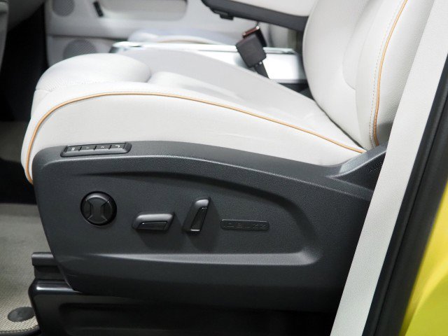 Used 2025 Volkswagen ID. Buzz 1st Edition image 61