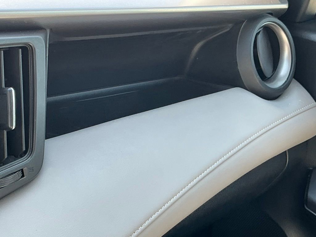 Used 2018 Toyota RAV4 XLE AWD/4WD image 29