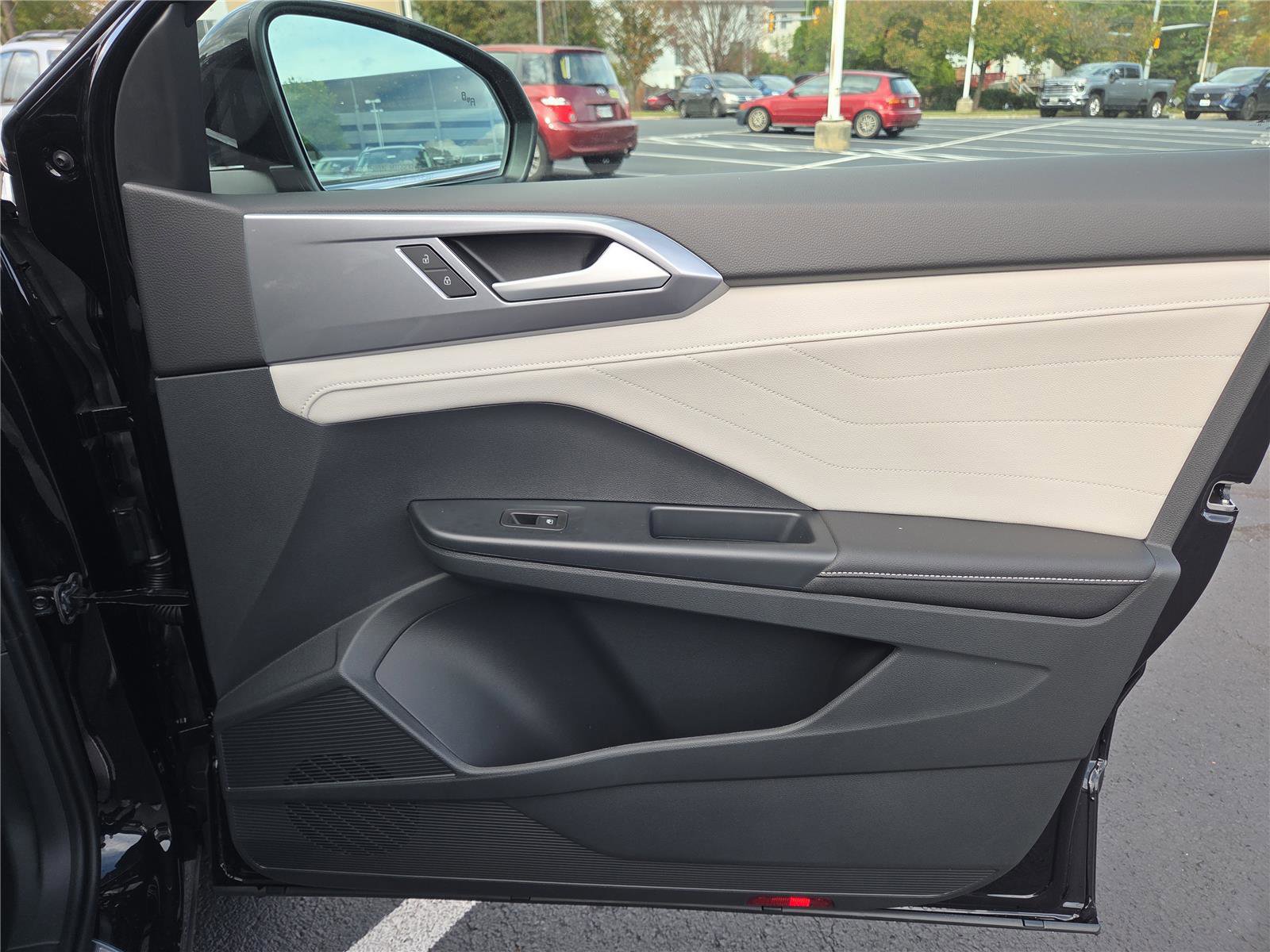 New 2025 Volkswagen Taos SEL image 30