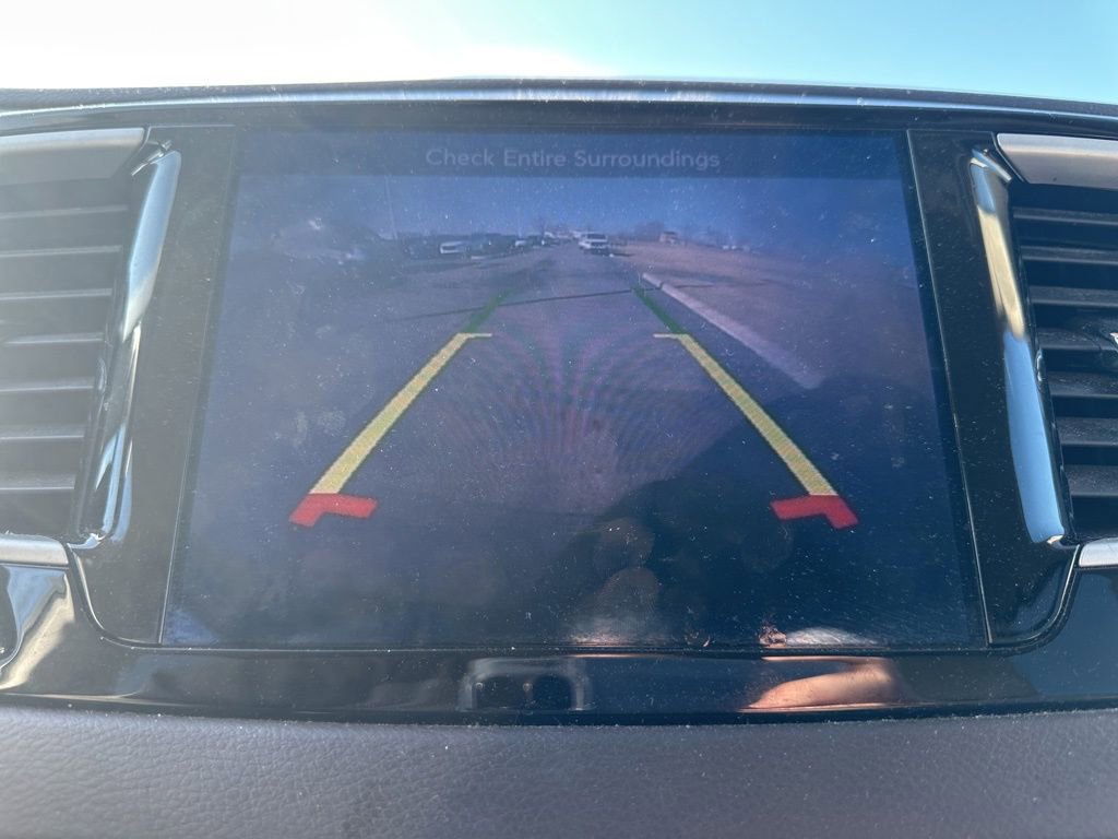 Used 2017 Chrysler Pacifica Touring-L w/ Tire & Wheel Group image 22