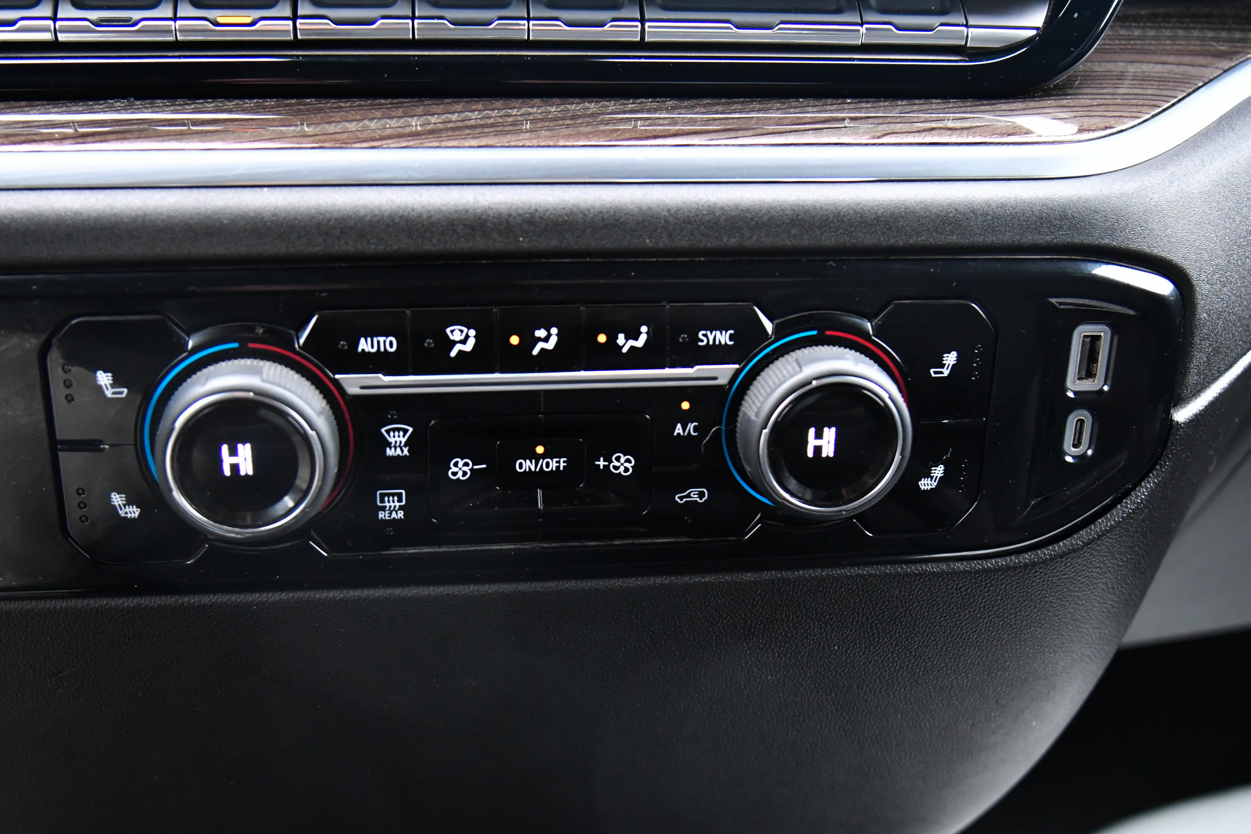 Used 2024 Chevrolet Silverado 1500 LT image 25