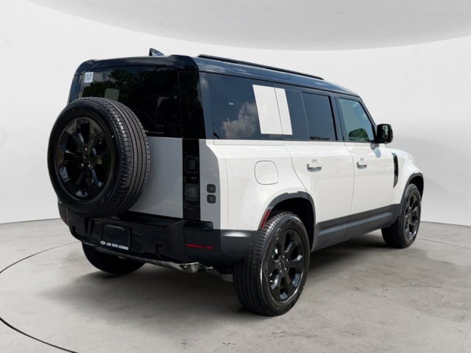 New 2026 Land Rover Defender 110 S AWD/4WD image 4