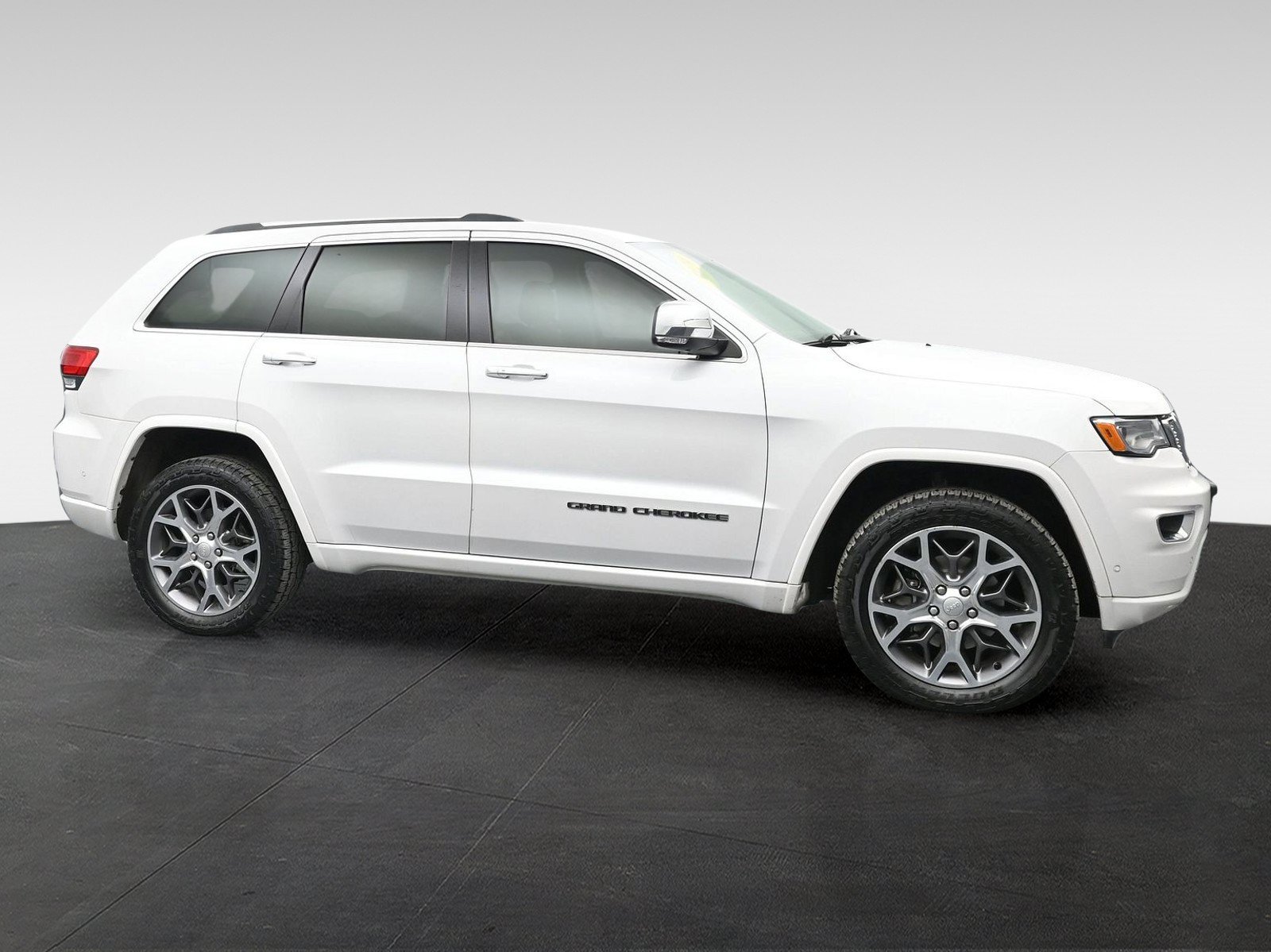 Used 2020 Jeep Grand Cherokee Overland AWD/4WD image 5