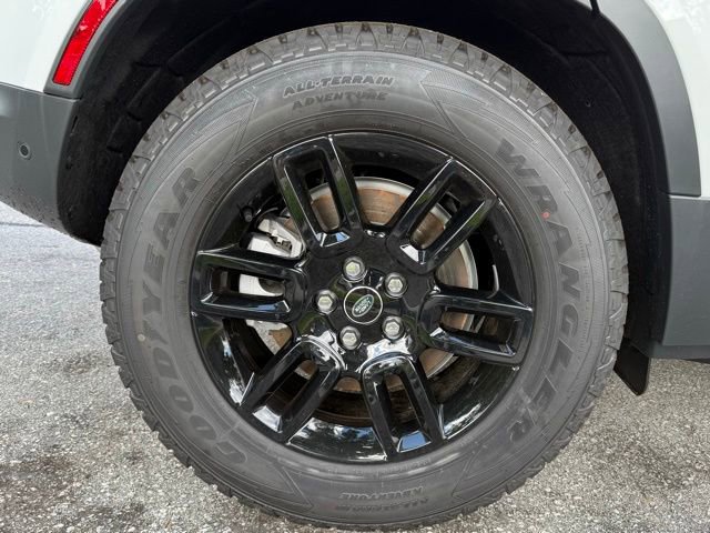 New 2025 Land Rover Defender 110 S image 12