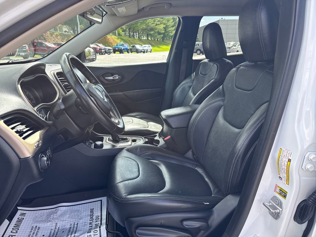 Used 2015 Jeep Cherokee Latitude AWD/4WD image 10