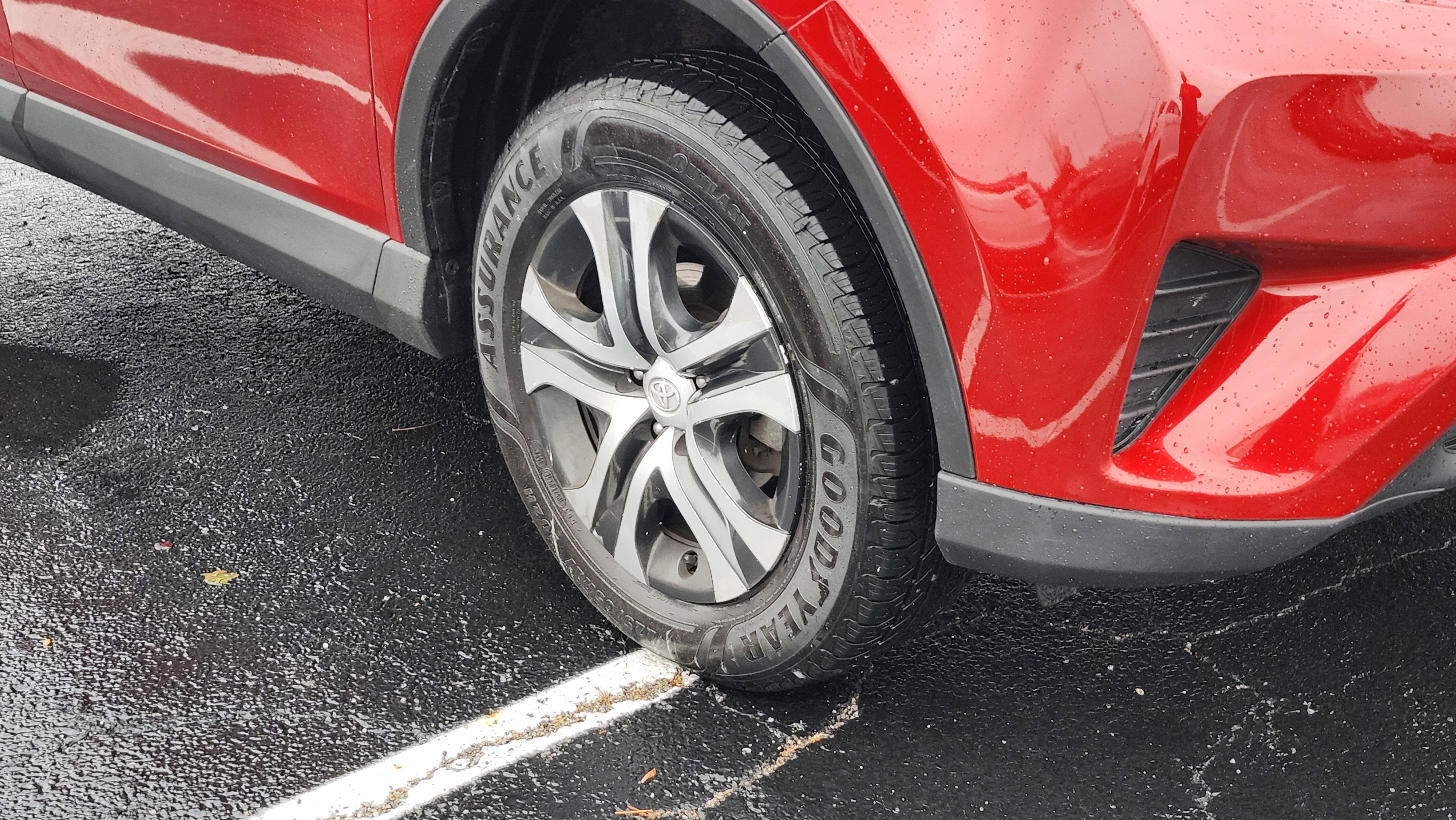 Used 2017 Toyota RAV4 LE image 7