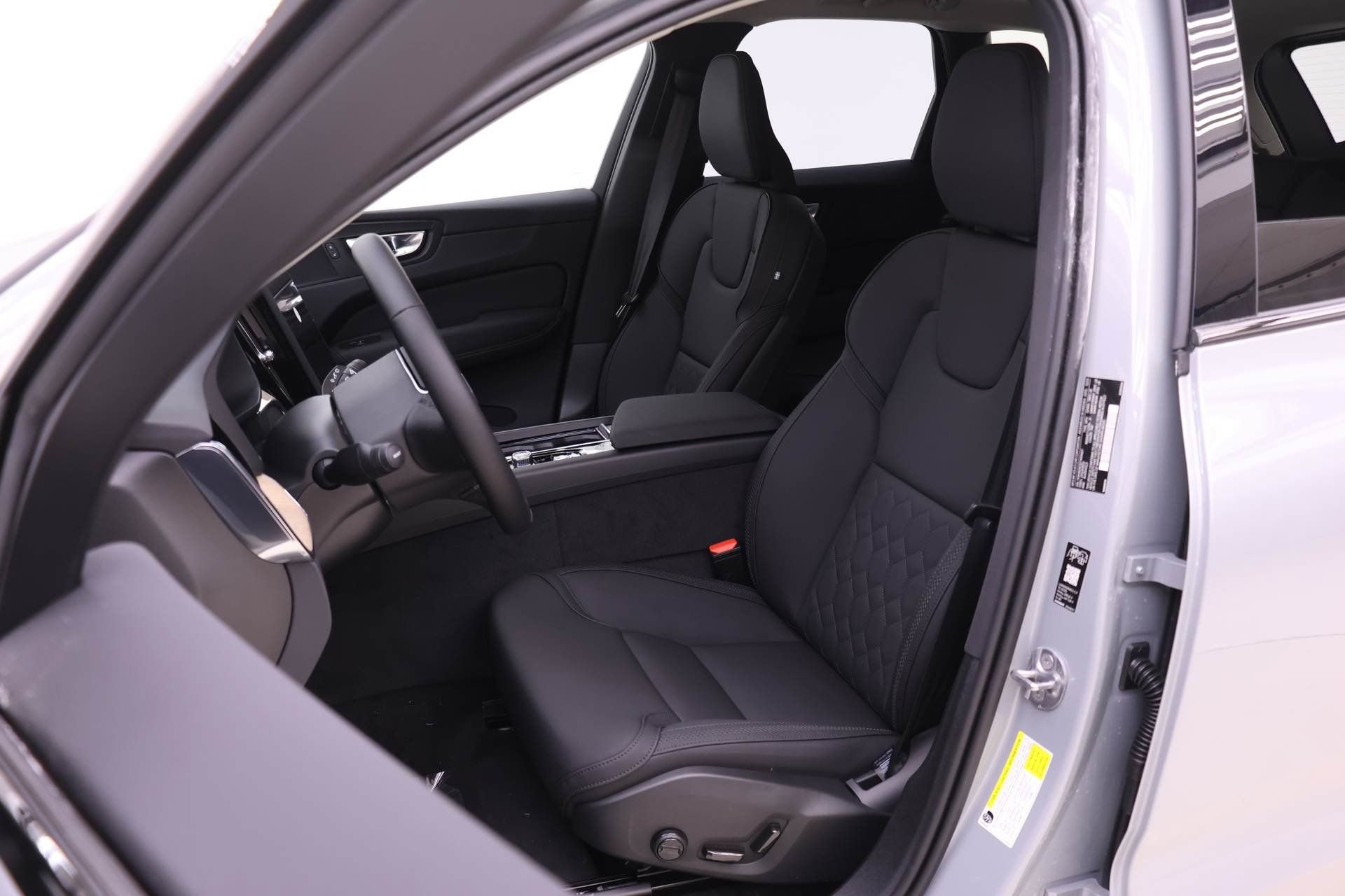 New 2026 Volvo XC60 T8 Plus w/ Protection Package Premier image 7